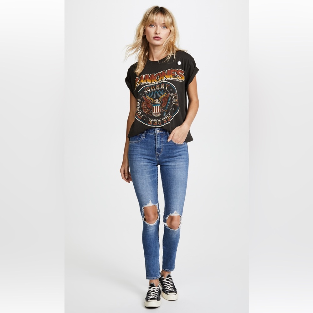 Levi’s - 721 High Rise Distressed Skinny. Color- Rugged Indigo. Size 25.